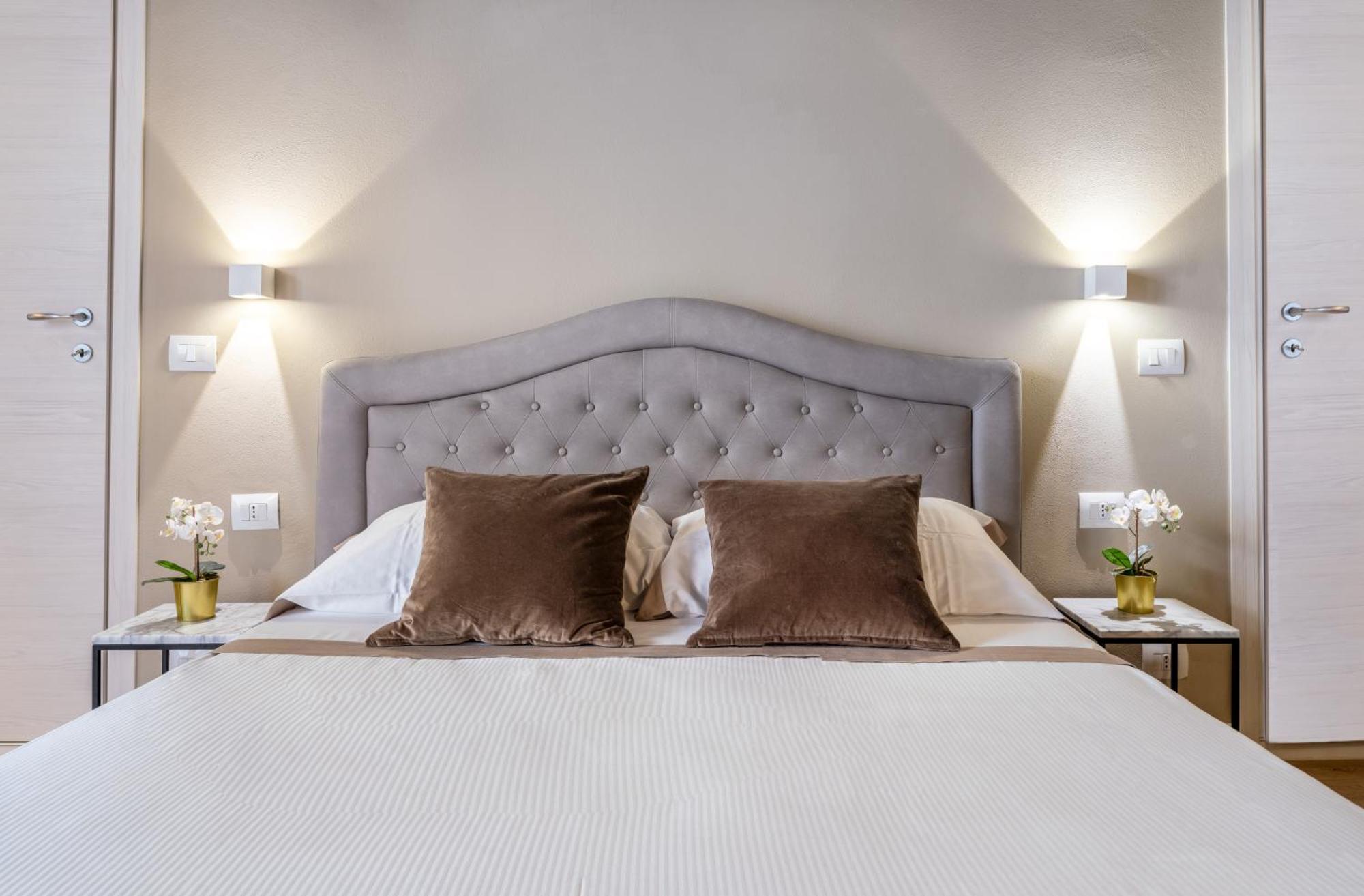 Santa Croce Luxury Suite - Dolcevita Holiday Флоренция Экстерьер фото