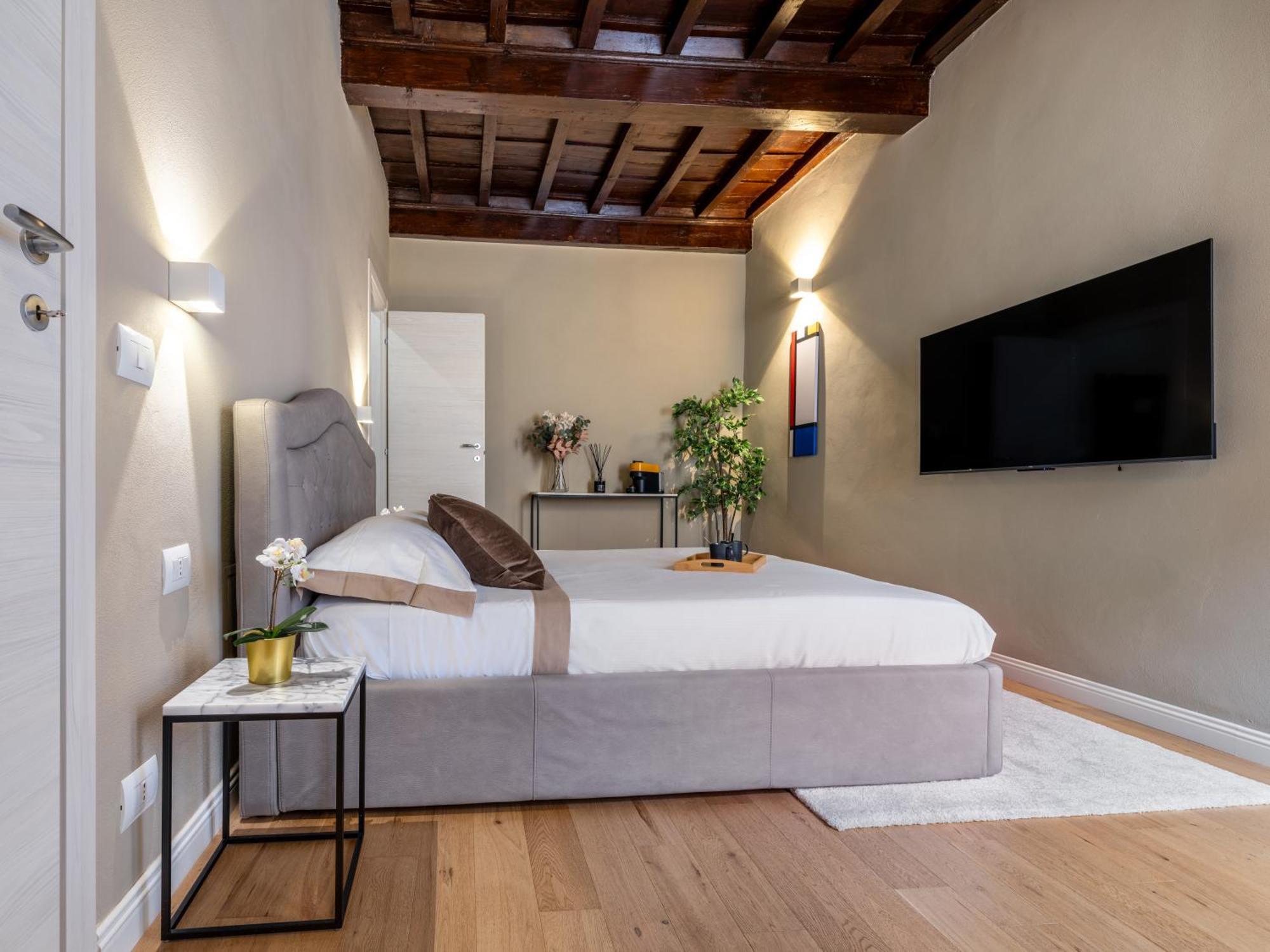 Santa Croce Luxury Suite - Dolcevita Holiday Флоренция Экстерьер фото
