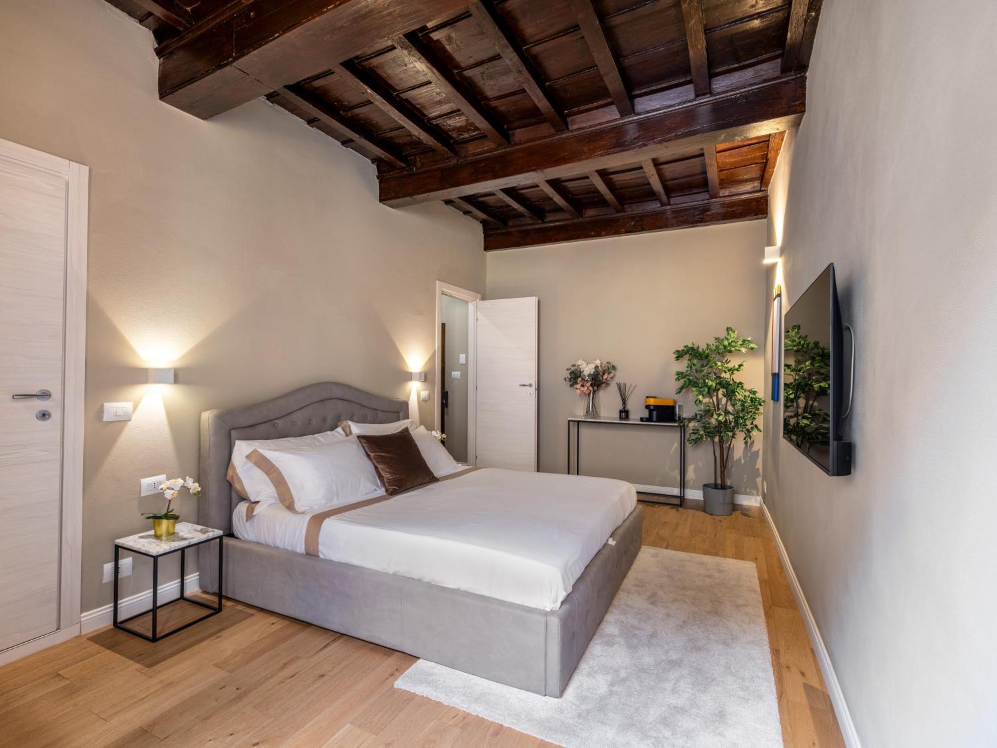 Santa Croce Luxury Suite - Dolcevita Holiday Флоренция Экстерьер фото