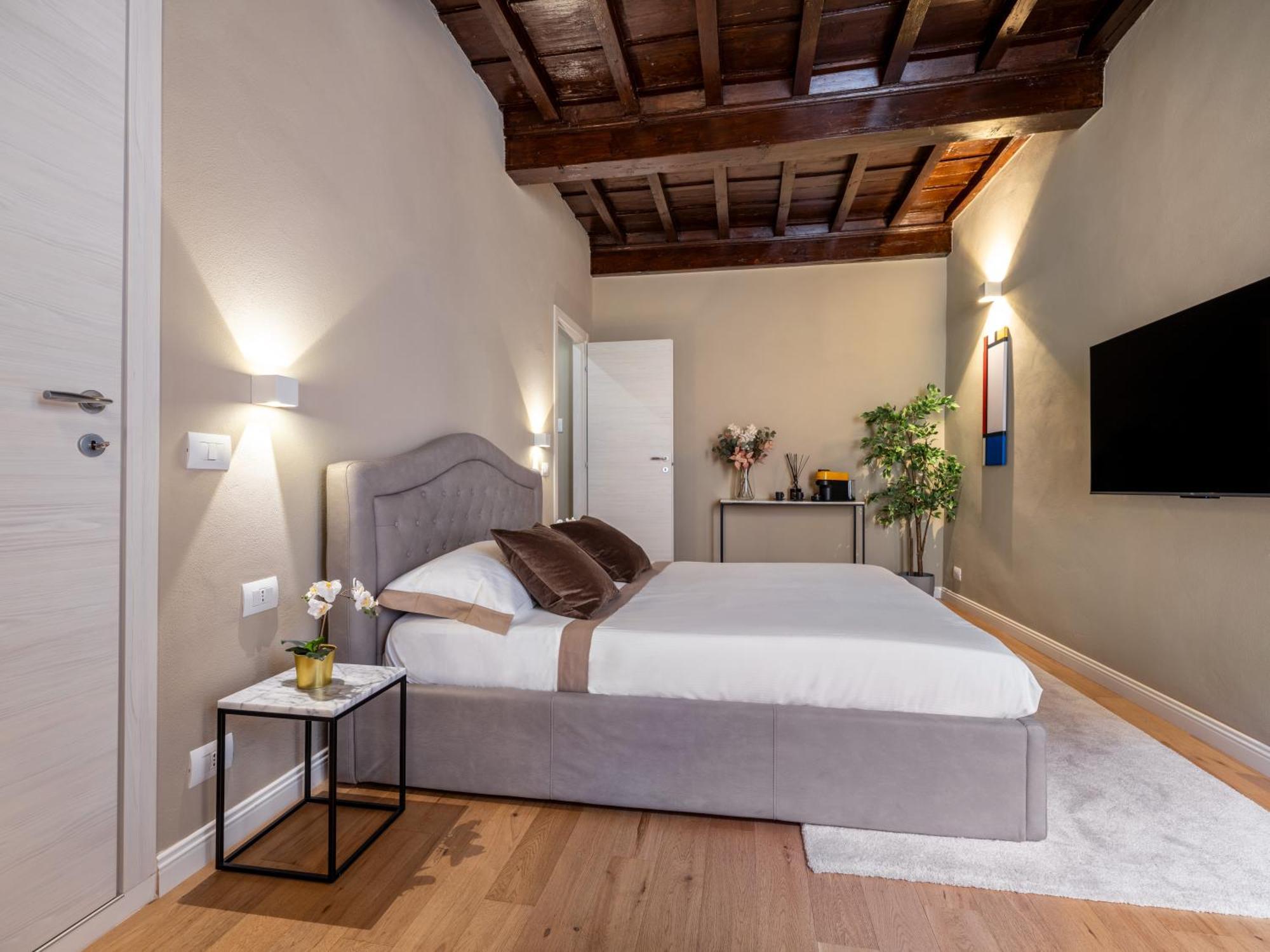 Santa Croce Luxury Suite - Dolcevita Holiday Флоренция Экстерьер фото
